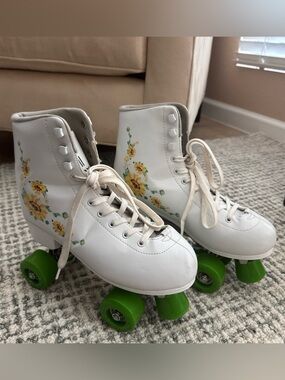 Gonex Size 8 Women’s Sunflower Skates